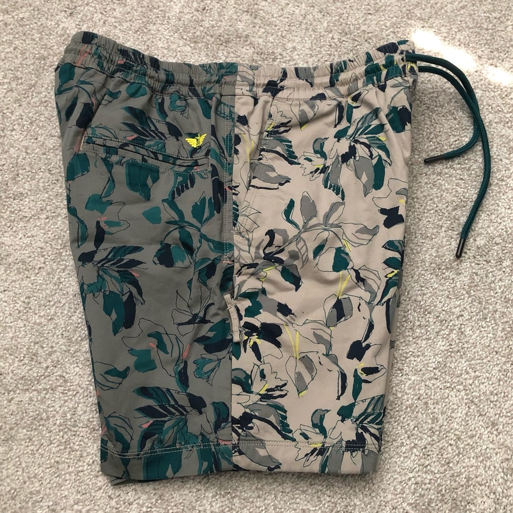 Dockers Elastic Waist Khaki Shorts